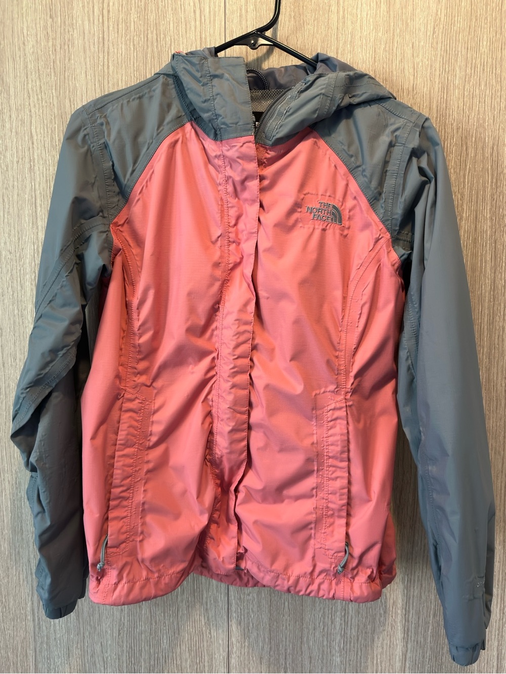 The North Face Women's Two-Tone Pink & Gray Lightweight Hooded Jacket